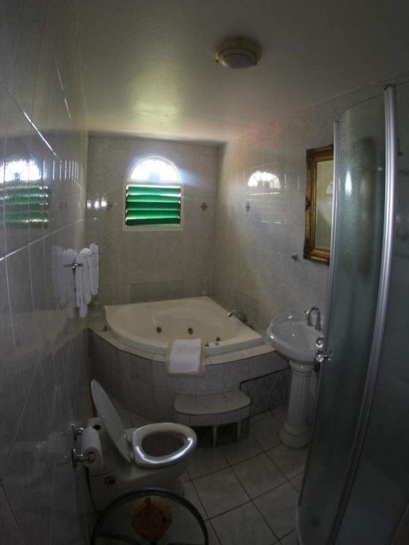 Villa Sonate Runaway Bay Exterior photo