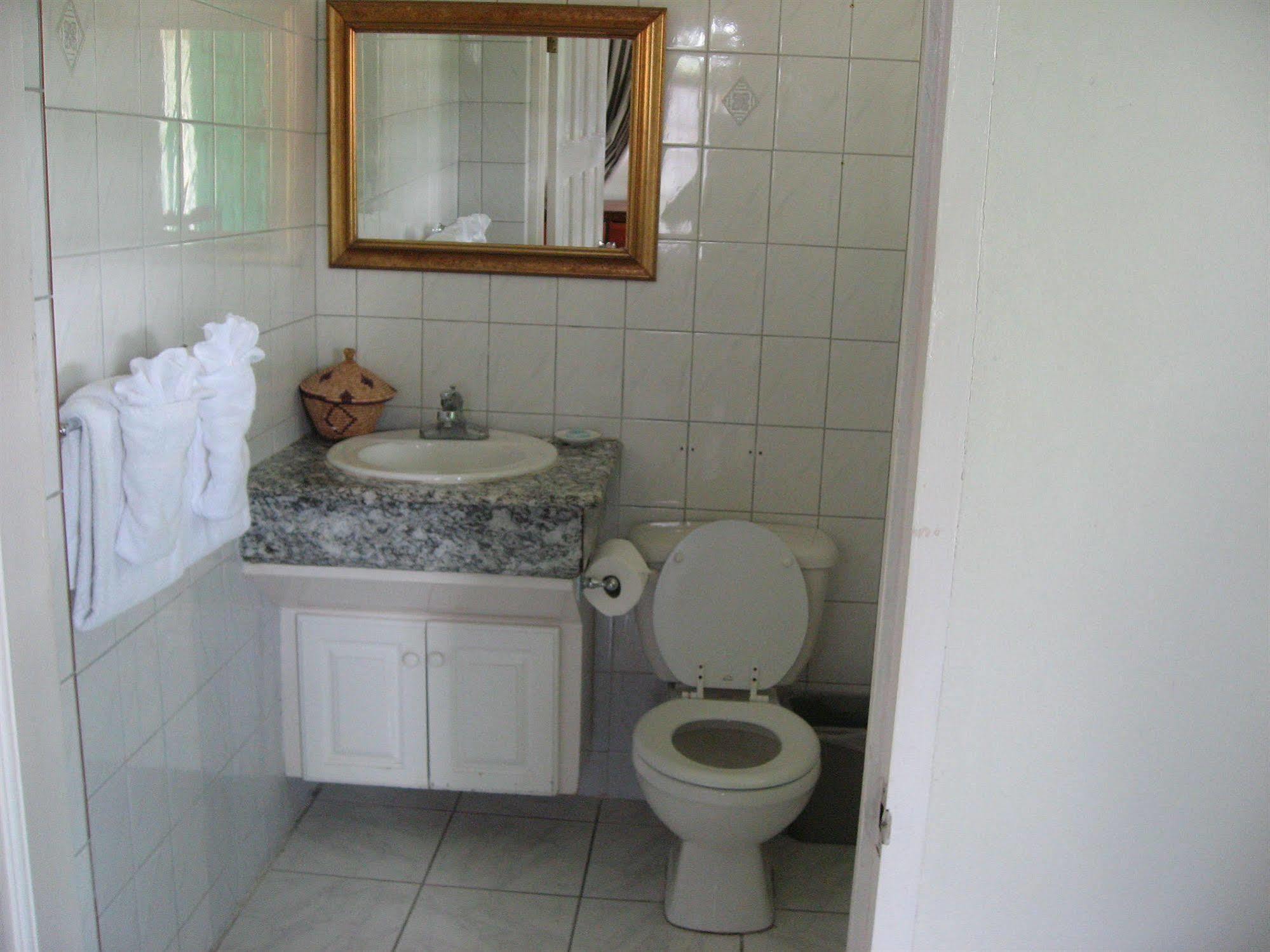 Villa Sonate Runaway Bay Exterior photo